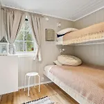 Дом отдыха 4 Bedroom Beautiful In *