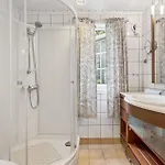 4 Bedroom Beautiful In Дом отдыха Лёдинген