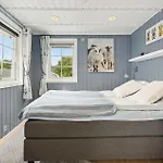 Дом отдыха 4 Bedroom Beautiful In *