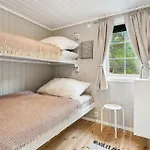 4 Bedroom Beautiful In Дом отдыха