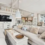 4 Bedroom Beautiful In Дом отдыха *