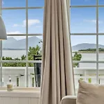 4 Bedroom Beautiful In Hébergement de vacances Lodingen