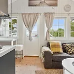 Дом отдыха 4 Bedroom Beautiful In