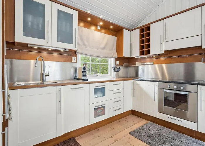 4 Bedroom Beautiful In Лёдинген