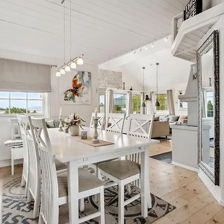 4 Bedroom Beautiful In *