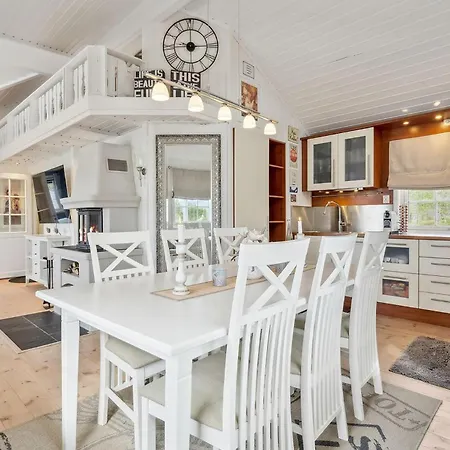 4 Bedroom Beautiful In * Lodingen