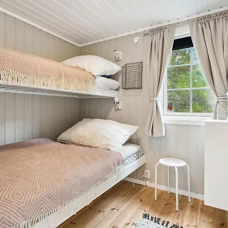 4 Bedroom Beautiful In Feriehus