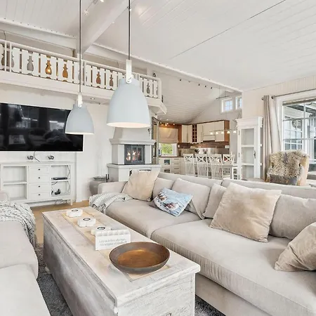 4 Bedroom Beautiful In Feriehus *