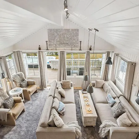 4 Bedroom Beautiful In *