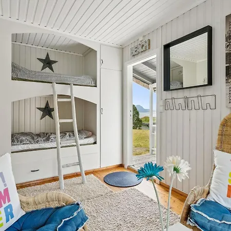 Feriehus 4 Bedroom Beautiful In *