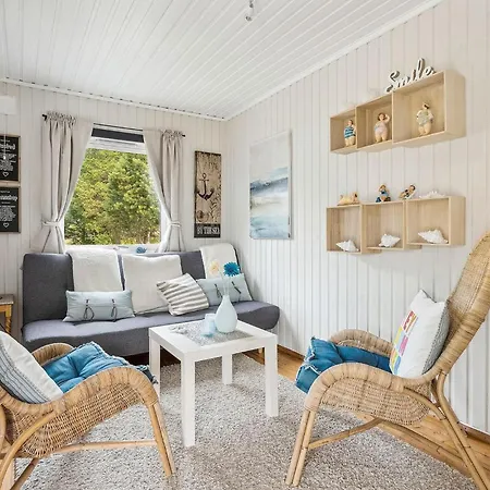 4 Bedroom Beautiful In * Lodingen